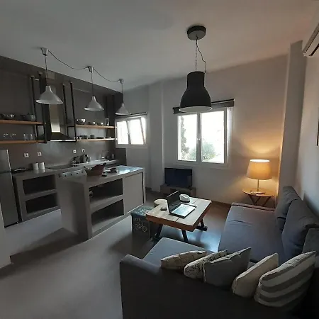 Plakes Luxury إرموبولّي